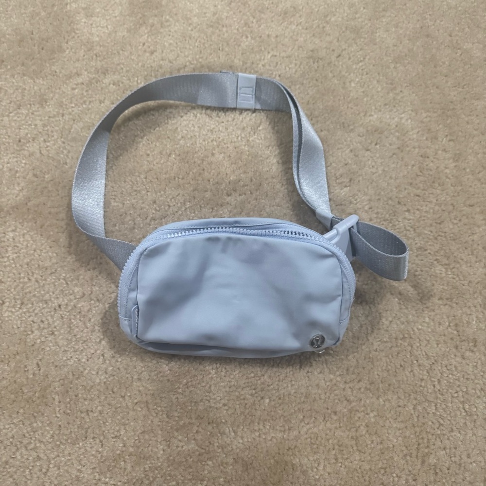 Lululemon Everywhere Belt Bag